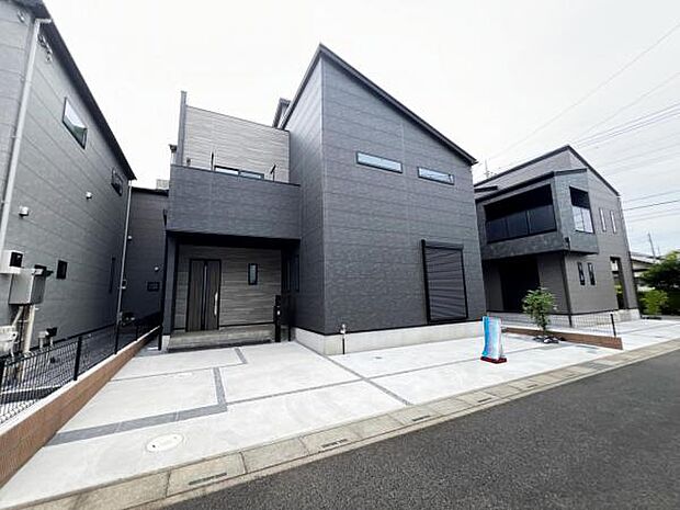 前面道路を含めた現地写真です。ぜひ周辺環境も併せてご覧ください。