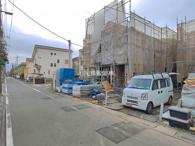 前面道路を含めた現地写真です。