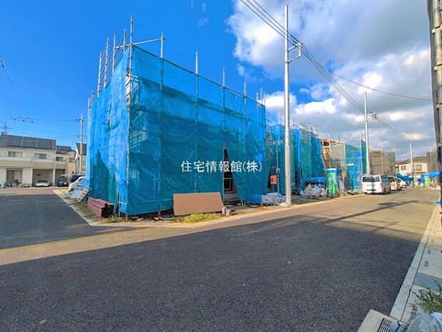 前面道路を含めた現地写真です。