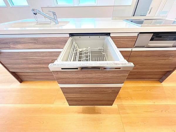 機能性に優れ食器洗乾燥機付のシステムキッチンで忙しい家事をサポートします。