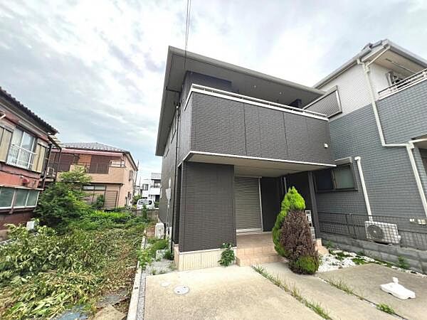 鉄骨造2階建になります。