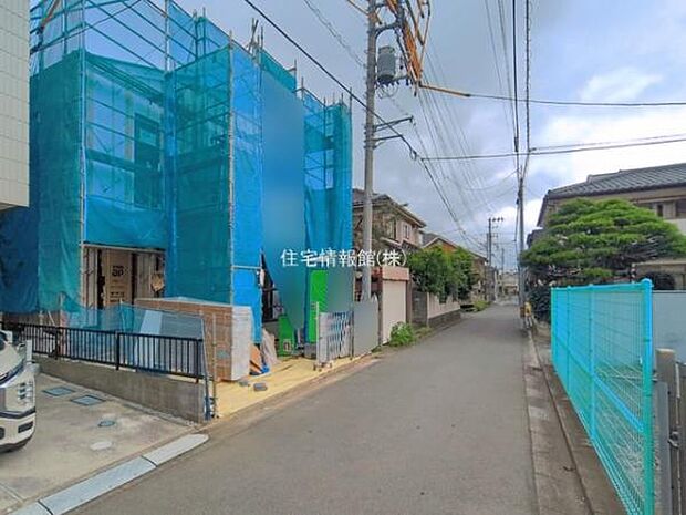 前面道路を含めた現地写真です。