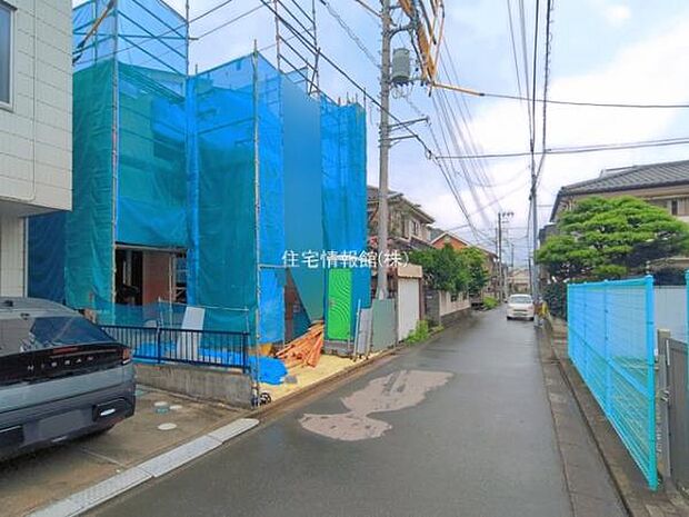 前面道路を含めた現地写真です。