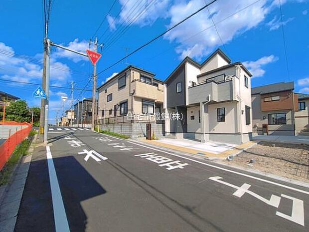 前面道路を含めた現地写真です。