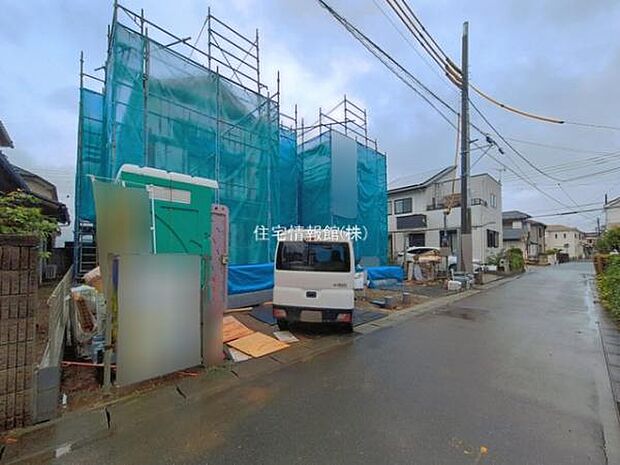 前面道路を含めた現地写真です。