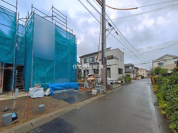 前面道路を含めた現地写真です。