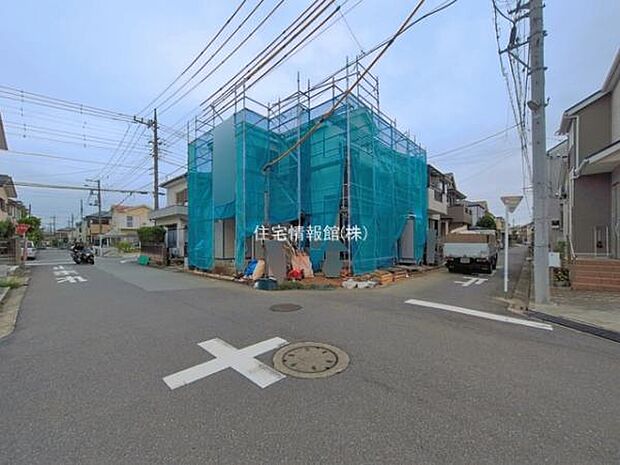 前面道路を含めた現地写真です。