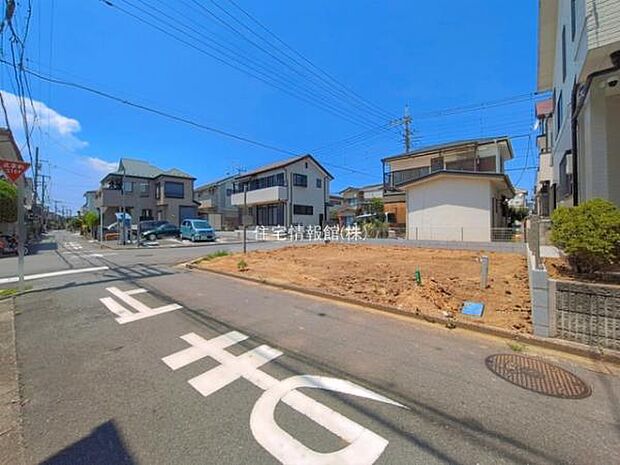 前面道路を含めた現地写真です。