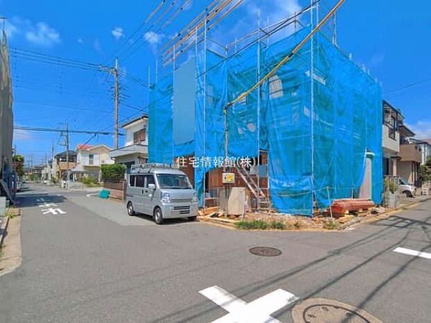 前面道路を含めた現地写真です。
