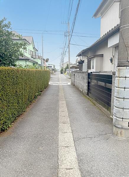前面道路を含めた現地写真です。ぜひ周辺環境も併せてご覧ください。