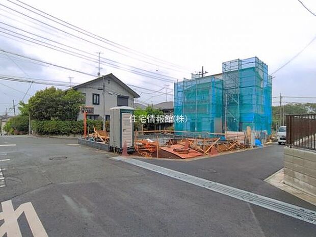 前面道路を含めた現地写真です。