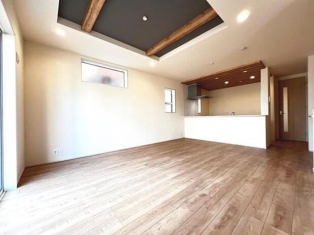 ご家族が集うLDKは約19帖の広さ、団らんの空間です。