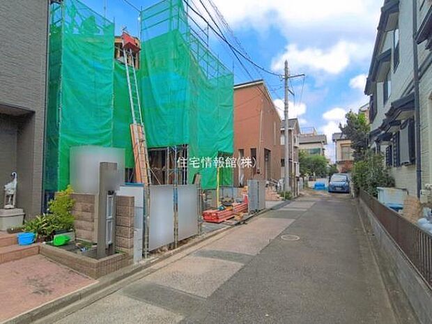 前面道路を含めた現地写真です。