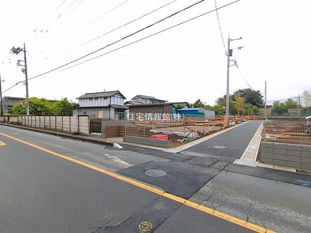 前面道路を含めた現地写真です。