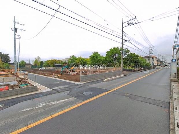 前面道路を含めた現地写真です。