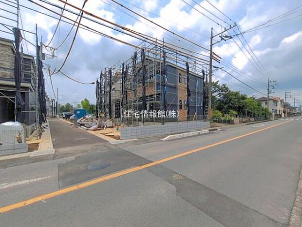前面道路を含めた現地写真です。