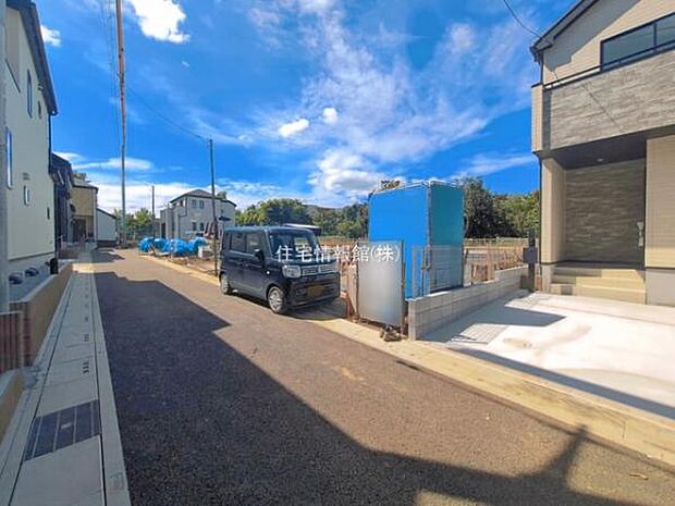 前面道路を含めた現地写真です。