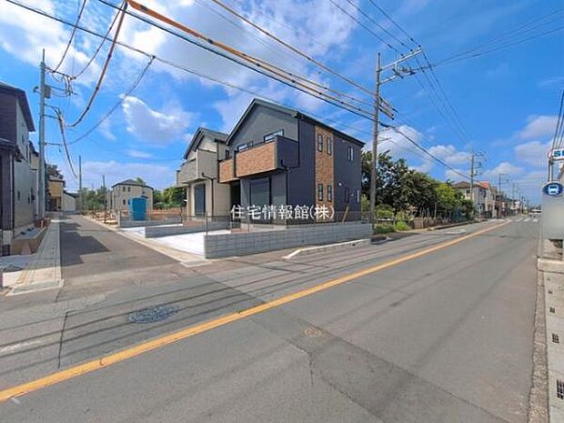 前面道路を含めた現地写真です。
