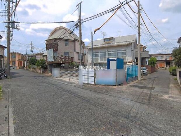 前面道路を含めた現地写真です。