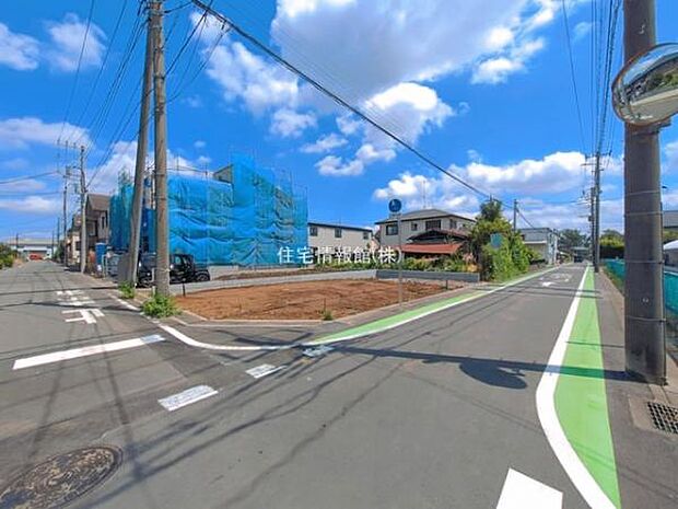 前面道路を含めた現地写真です。