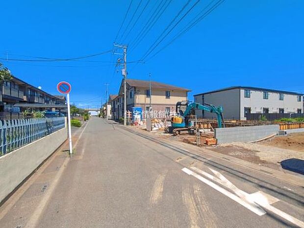 前面道路を含めた現地写真です。