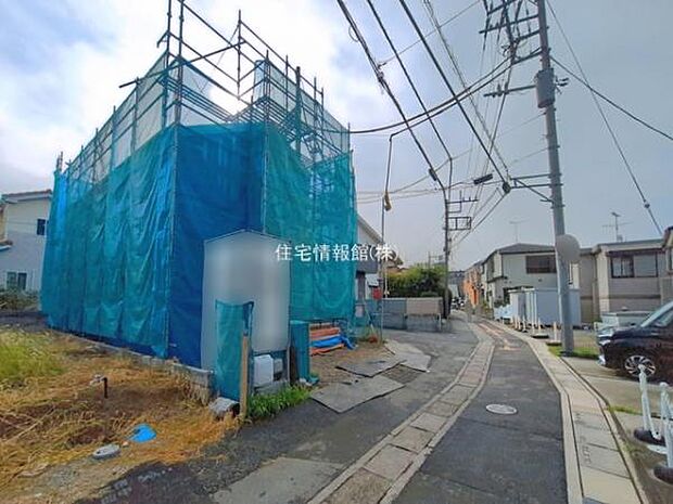 前面道路を含めた現地写真です。