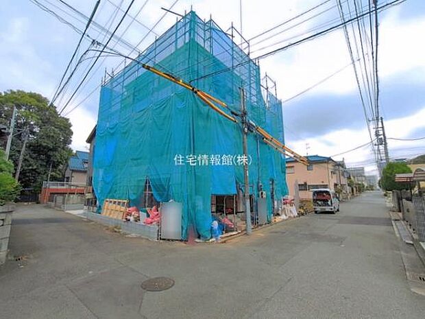 前面道路を含めた現地写真です。