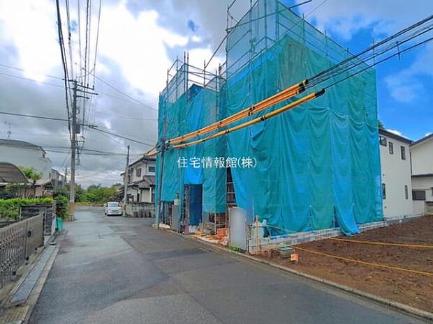 前面道路を含めた現地写真です。