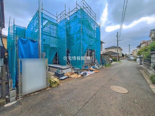 前面道路を含めた現地写真です。