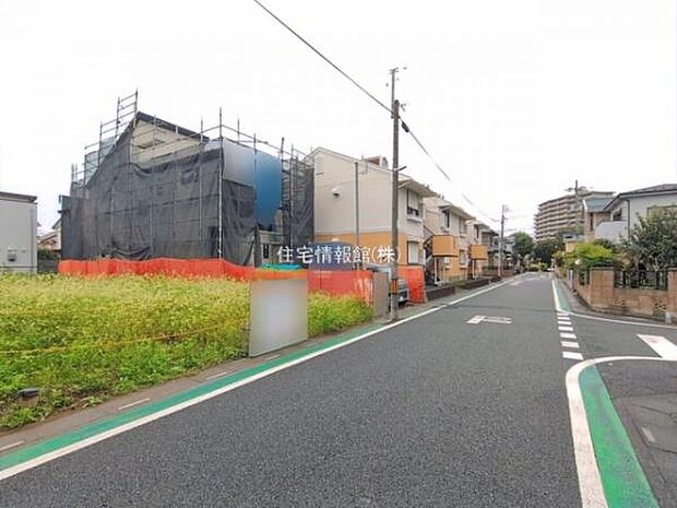 前面道路を含めた現地写真です。