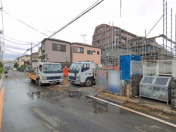 前面道路を含めた現地写真です。