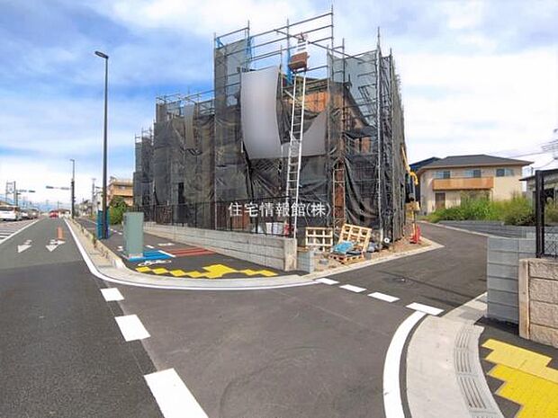 前面道路を含めた現地写真です。
