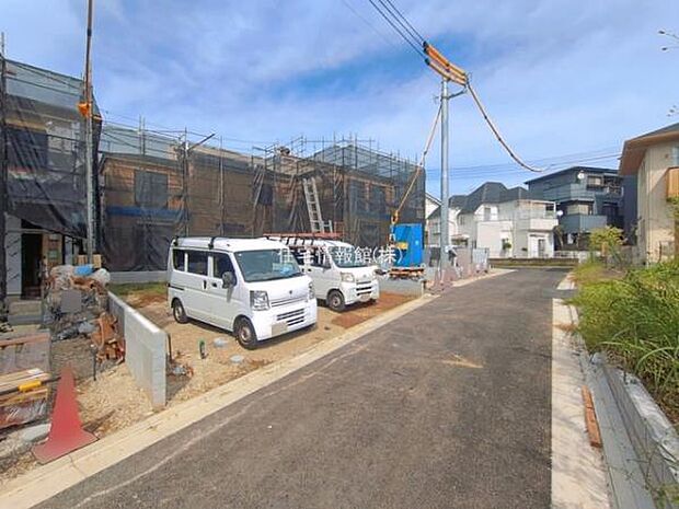 前面道路を含めた現地写真です。