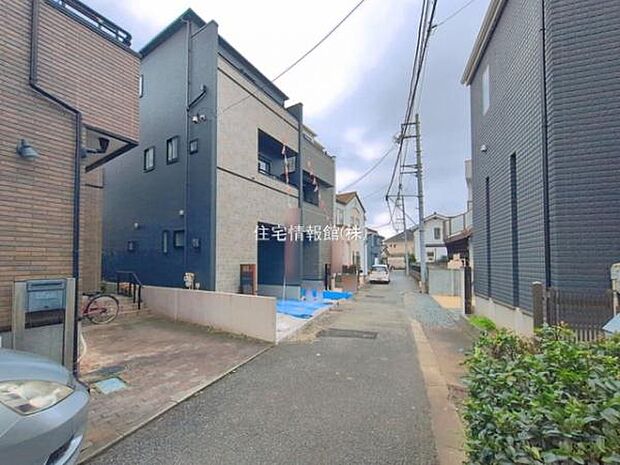 前面道路を含めた現地写真です。