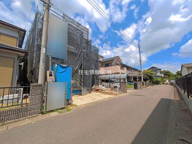 前面道路を含めた現地写真です。