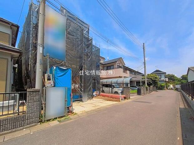 前面道路を含めた現地写真です。