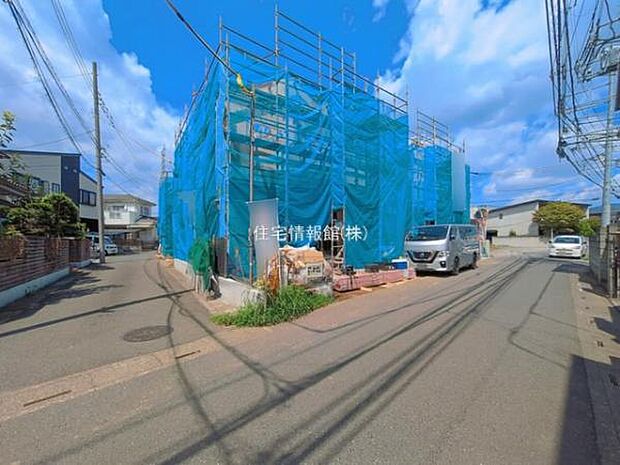 前面道路を含めた現地写真です。