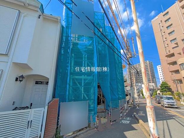 前面道路を含めた現地写真です。