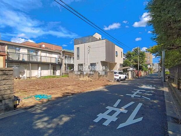 前面道路を含めた現地写真です。