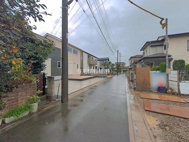 前面道路を含めた現地写真です。