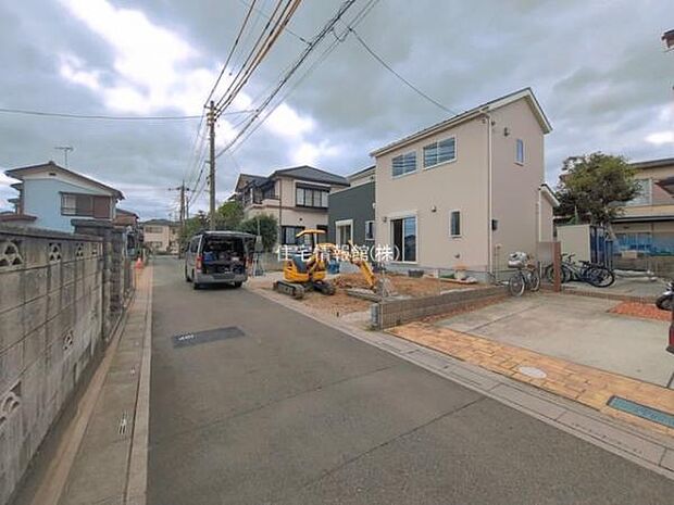 前面道路を含めた現地写真です。