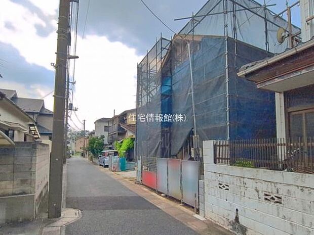 前面道路を含めた現地写真です。