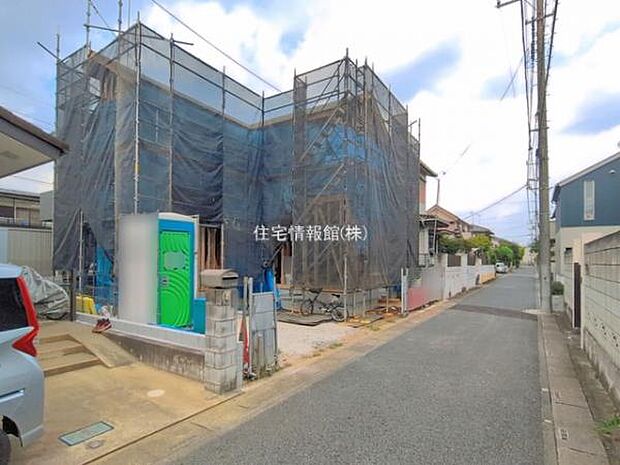 前面道路を含めた現地写真です。