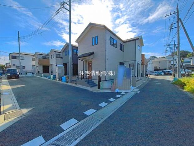 前面道路を含めた現地写真です。