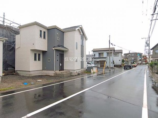 前面道路を含めた現地写真です。