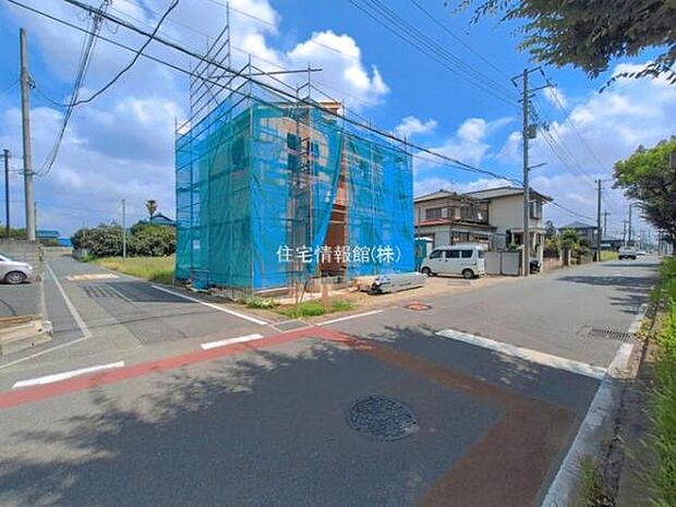 前面道路を含めた現地写真です。