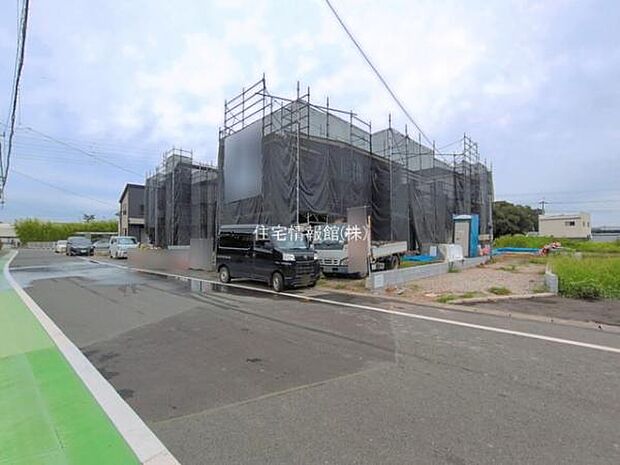 前面道路を含めた現地写真です。