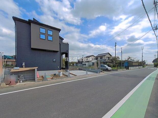 前面道路を含めた現地写真です。