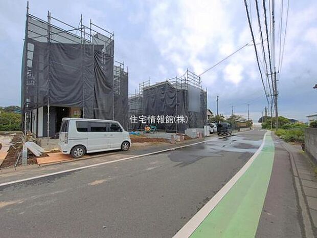 前面道路を含めた現地写真です。