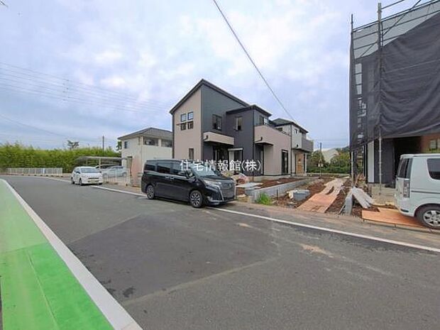 前面道路を含めた現地写真です。